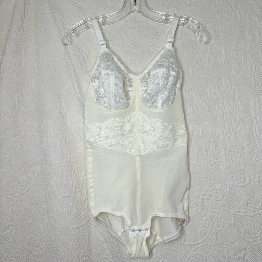 Sears 38C Vintage 60s Cream Lace Wirefree Shapewear Nylon Bodysuit